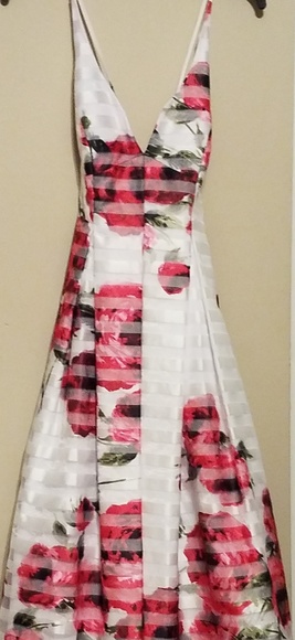 Prom dress - Picture 1 of 1